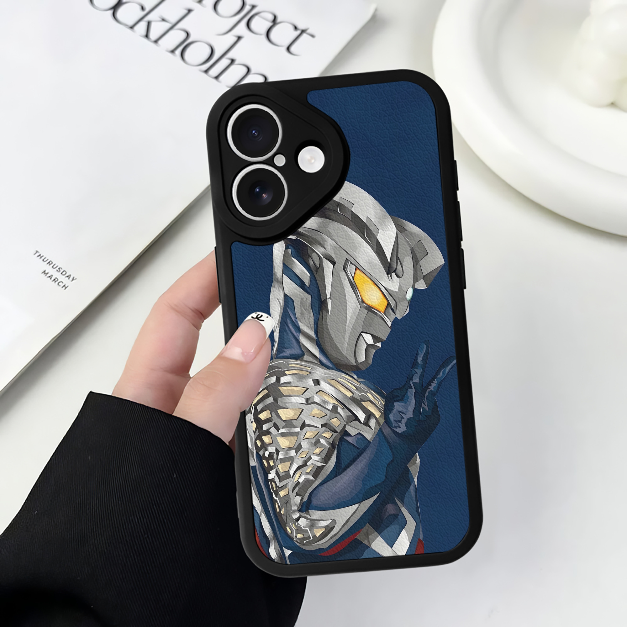 （画像用） ウルトラマン Ultraman 【iPhone 16シリーズ対応】シリコンスマホケース（レザー調） 材質：シリコン
